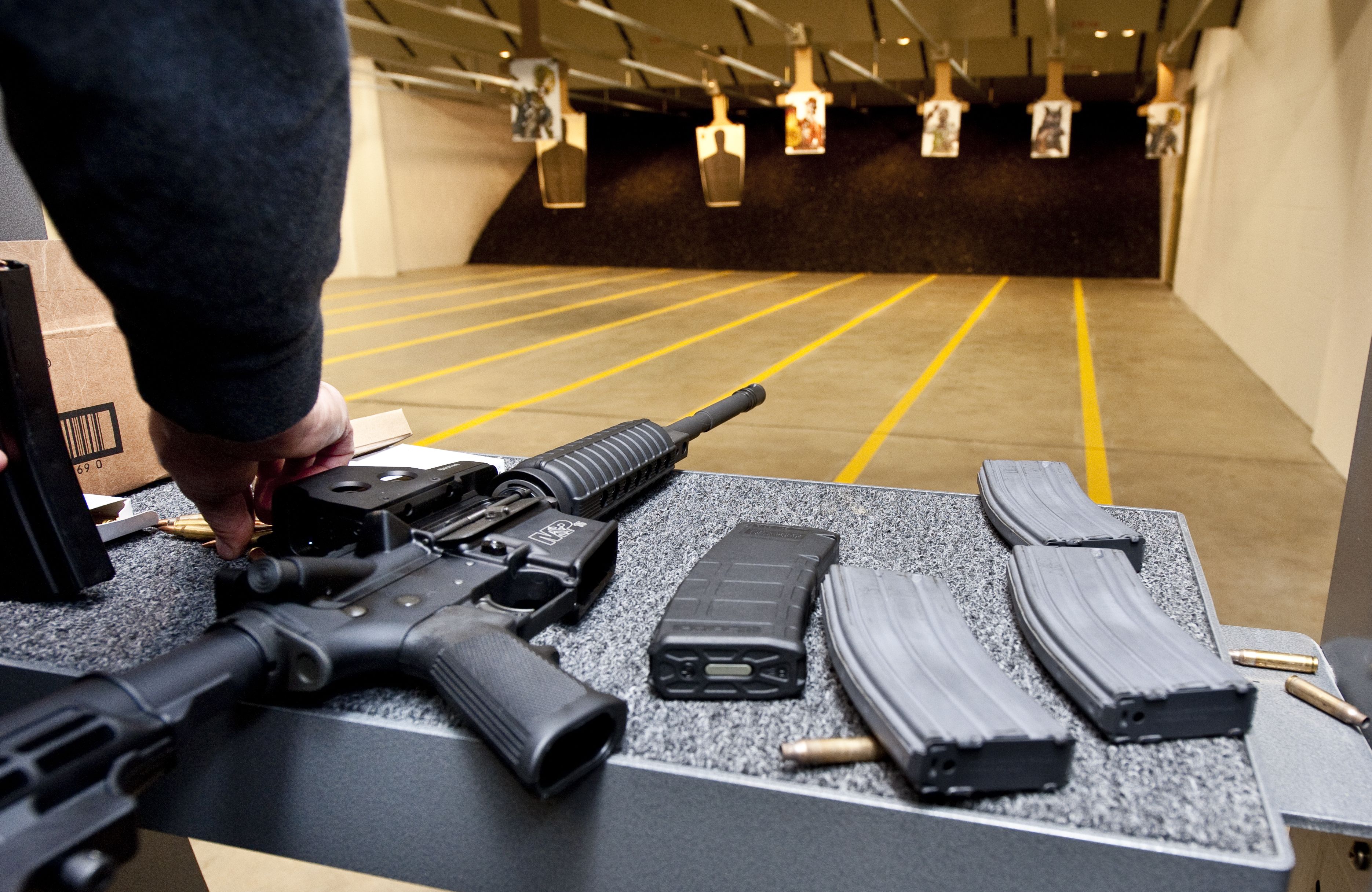 Stand guns. Indoor shooting range. Пистолетные тиры. Gun range. Лазерный тир.