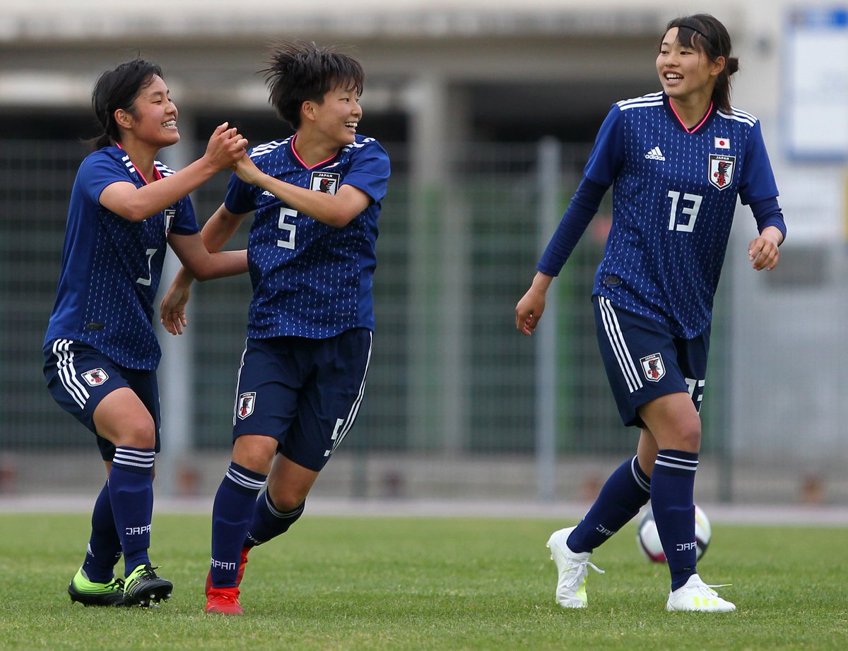 Футбол япония j лига. Женская сборная Японии по футболу. Женская сборная Японии по софтболу. Англия Япония женщины футбол. Japan Football Team.