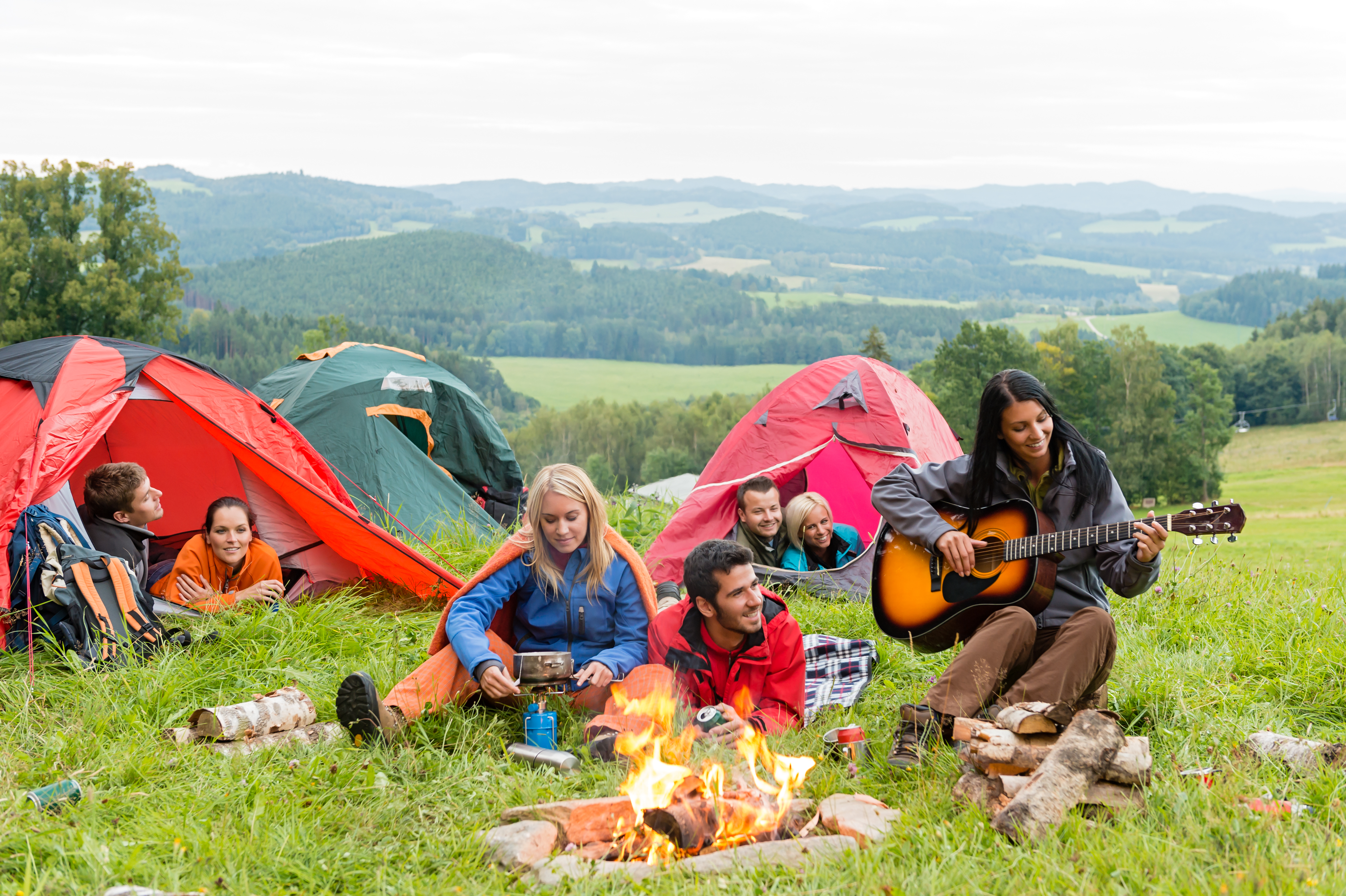 Camping listening. Палатка на природе. Поход с палатками. Туристическая палатка на природе. Отдыхаем на природе.