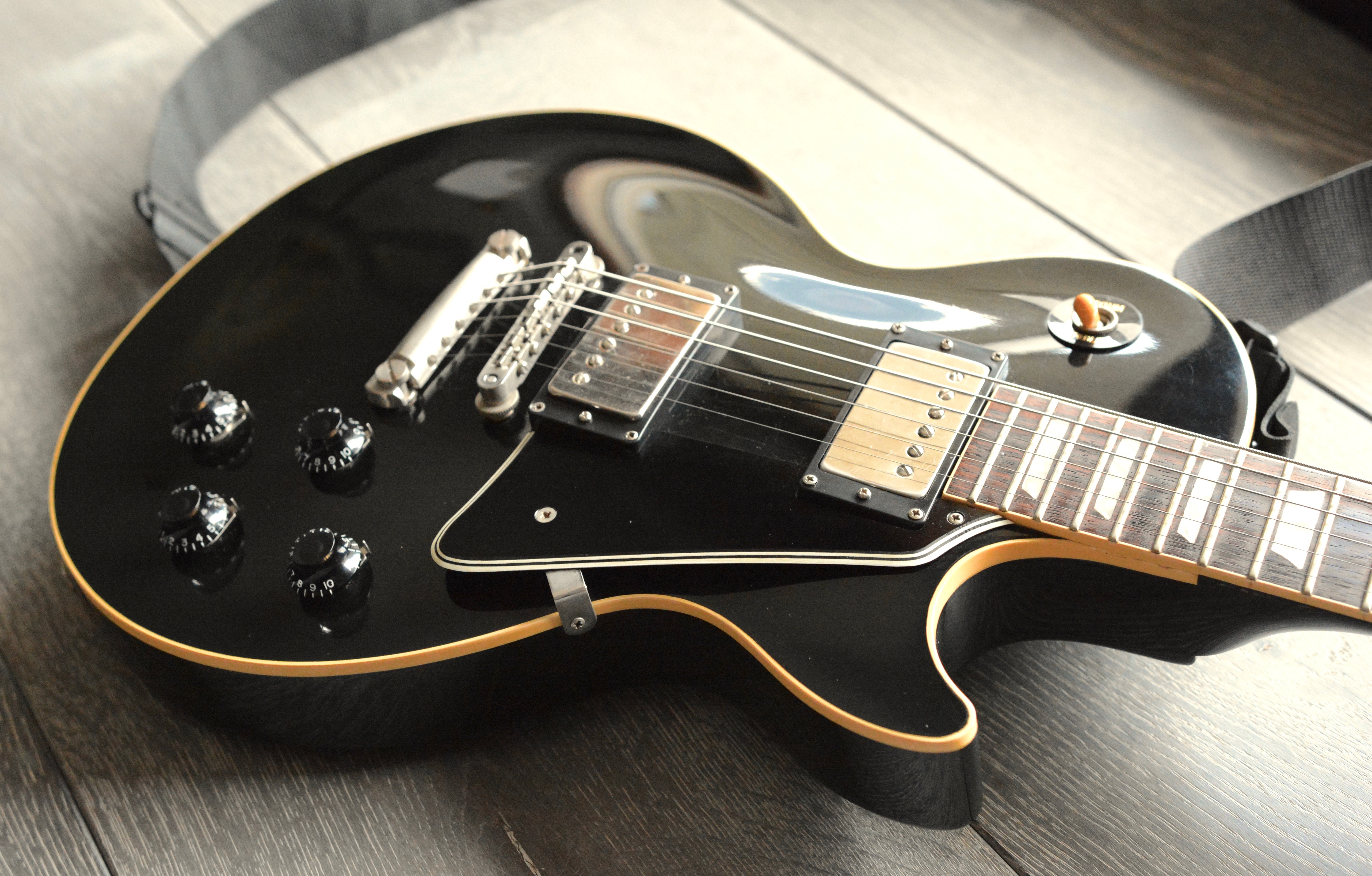 Les paul 2. Gibson les Paul Standard. Gibson les Paul Standard черный. Гитара Гибсон лес пол. Gibson les Paul Standard ebony.