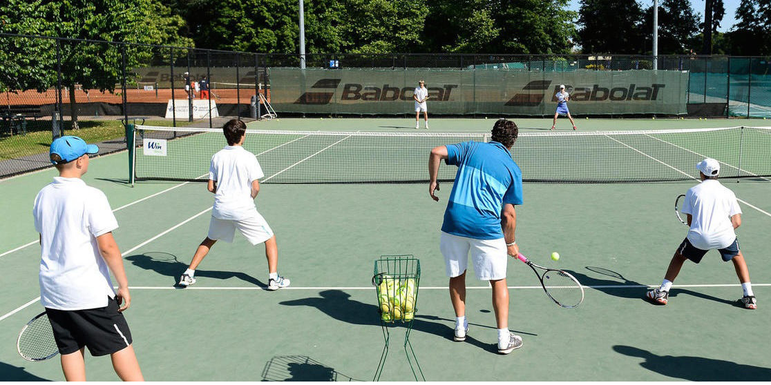 Спортивные лагеря теннис. Школа Пансион теннисный. Детский теннисный лагерь. Летний теннисный лагерь. Теннис каникулы.