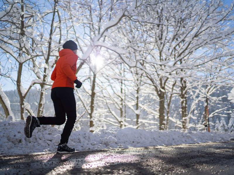 10 Must-Have Features For The Best Cold Weather Hiking Jacket: How To Pick The Right One For You