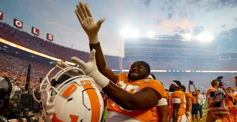 Are These the Best Gator Football Gloves: 15 Must-Have Features for Florida Fans