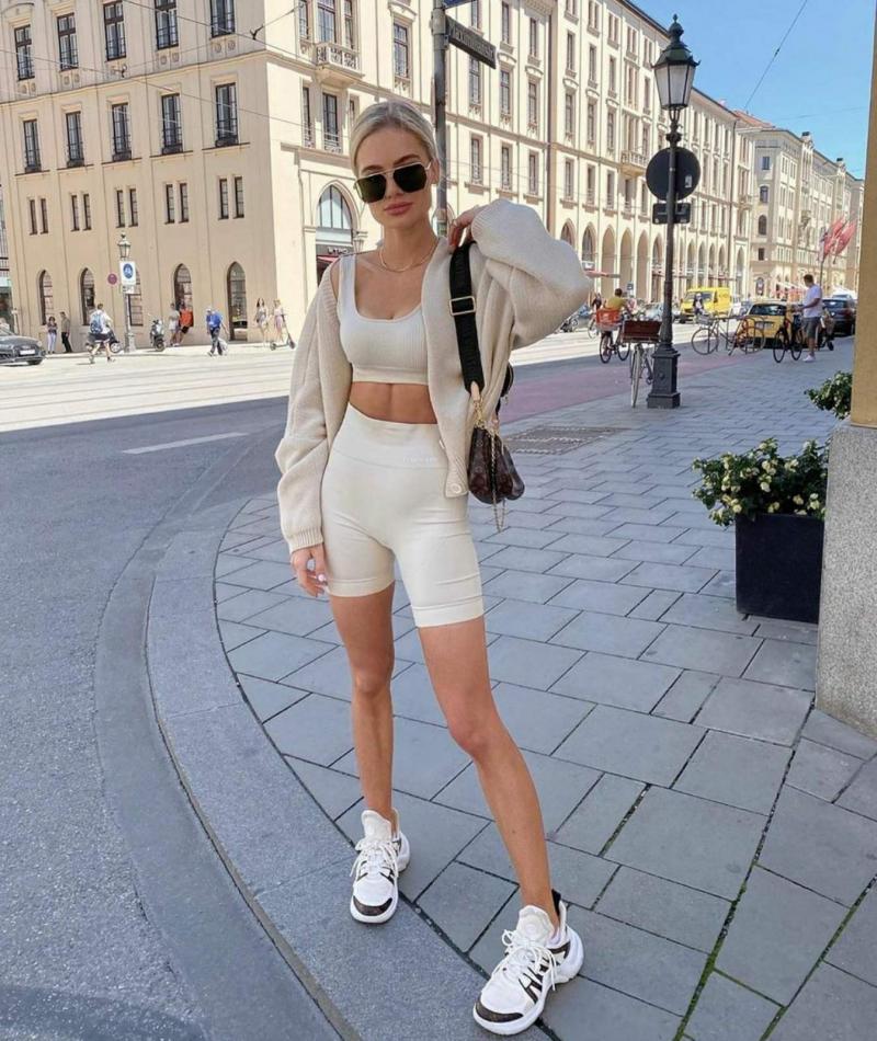 Are These The Best Leggings Styles for Short Women In 2023. : Discover How to Flatter Your Legs in Any Outfit