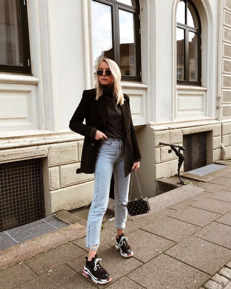 Are These The Best Leggings Styles for Short Women In 2023. : Discover How to Flatter Your Legs in Any Outfit