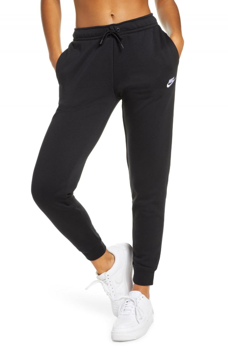 Are These The Coziest Nike Sweatpants For Women