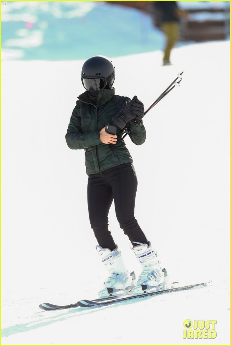 Are These White Ski Outfits The Most Stylish For The Slopes This Year: A 15-Point Guide To Rocking White From Head To Toe