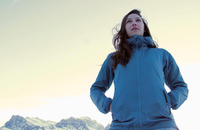 Are you looking for the perfect windbreaker. Find 15 Must-Have Features in : The Ultimate Guide to Ladies Windbreaker Jackets