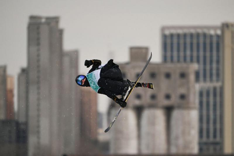 Are You Ready to Shred This Summer: The Best 140cm Wakeboards with Bindings for Big Air in 2023