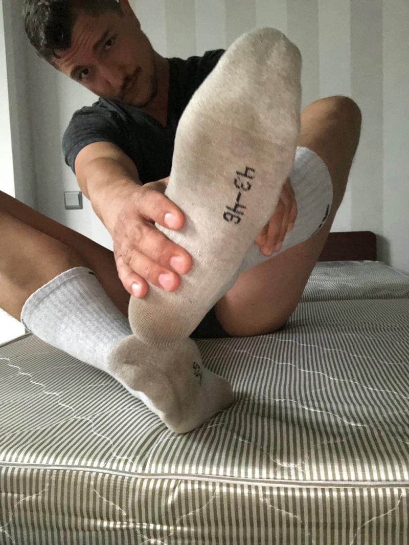Are You Seeking The Best Red Athletic Socks For Peak Performance. Red Socks That Are Built For Speed