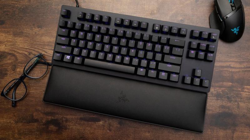 Are You Still Using That Old Lacrosse Head: Discover Why The Warrior Razer Is A Game Changer