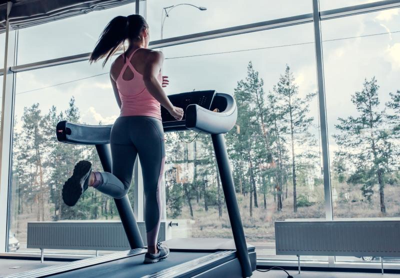 Are You Struggling to Find The Perfect Workout Clothes As A Petite Woman. Here Are 15 Must-Have Pieces For Your Gym Bag