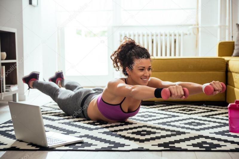 Are You Struggling to Find The Perfect Workout Clothes As A Petite Woman. Here Are 15 Must-Have Pieces For Your Gym Bag