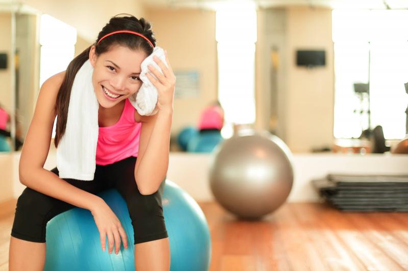 Are You Struggling to Find The Perfect Workout Clothes As A Petite Woman. Here Are 15 Must-Have Pieces For Your Gym Bag