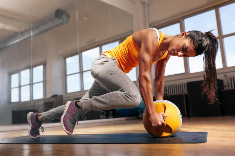 Are You Struggling to Find The Perfect Workout Clothes As A Petite Woman. Here Are 15 Must-Have Pieces For Your Gym Bag