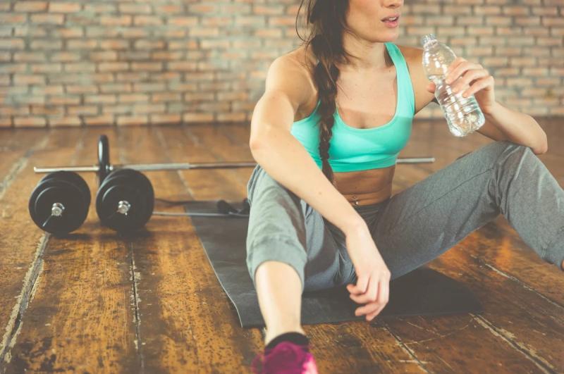 Are You Struggling to Find The Perfect Workout Clothes As A Petite Woman. Here Are 15 Must-Have Pieces For Your Gym Bag