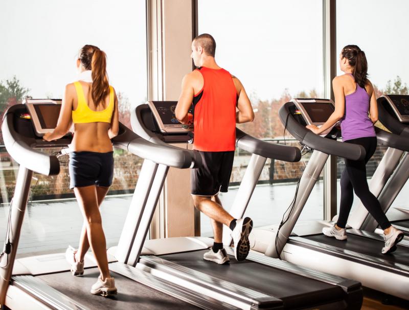 Are You Struggling to Find The Perfect Workout Clothes As A Petite Woman. Here Are 15 Must-Have Pieces For Your Gym Bag