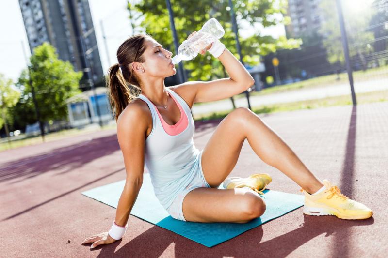 Are You Struggling to Find The Perfect Workout Clothes As A Petite Woman. Here Are 15 Must-Have Pieces For Your Gym Bag