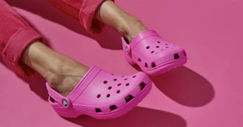 Are Your Feet Stylish Enough: 15 Ways To Rock Multiple Color Crocs This Year