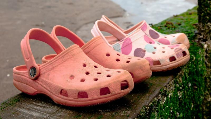 Are Your Feet Stylish Enough: 15 Ways To Rock Multiple Color Crocs This Year