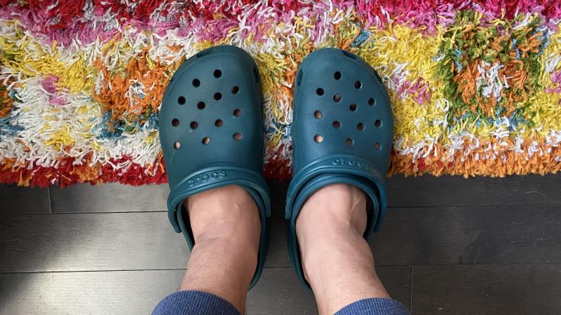 Are Your Feet Stylish Enough: 15 Ways To Rock Multiple Color Crocs This Year