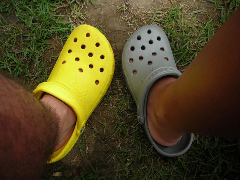 Are Your Feet Stylish Enough: 15 Ways To Rock Multiple Color Crocs This Year