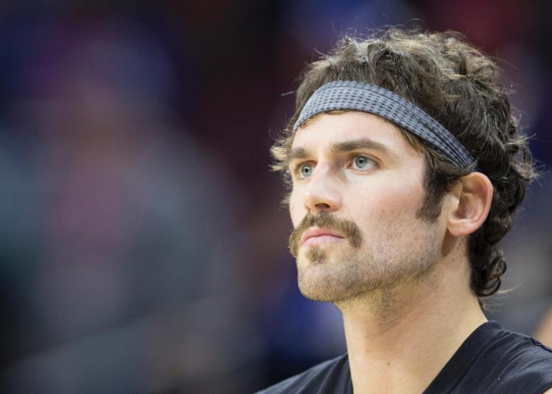 Athletic Headbands: Top 15 Ways to Keep Your Hair Out of Your Face During Sports