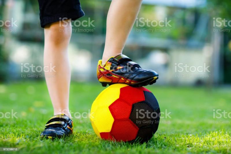 Best Indoor Soccer Shoes for Women: How to Find Comfort and Traction for Your Next Game