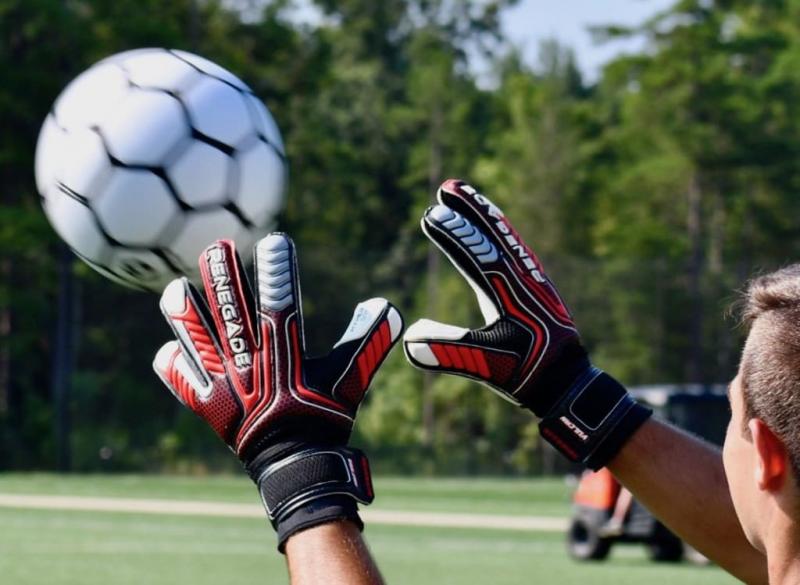 Best Lacrosse Goalie Gloves This Season: How to Choose the Right Pair for You