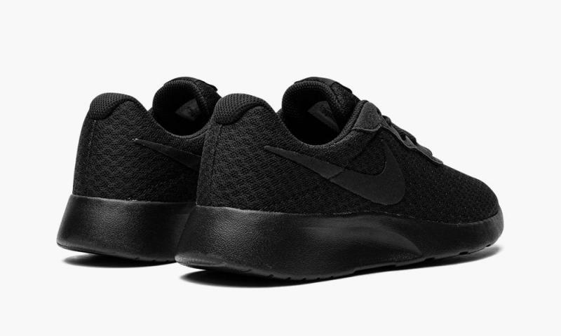 Best Nike Tanjun Shoes for Men in 2022: How to Choose Like a Pro