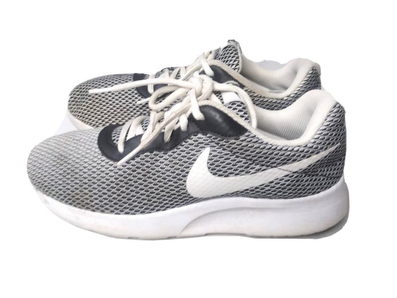 Best Nike Tanjun Shoes for Men in 2022: How to Choose Like a Pro
