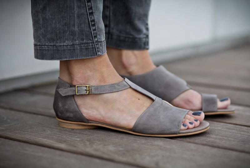 Blaire Leather Slide Sandals: Can This Stylish Footwear Really Be That Comfortable