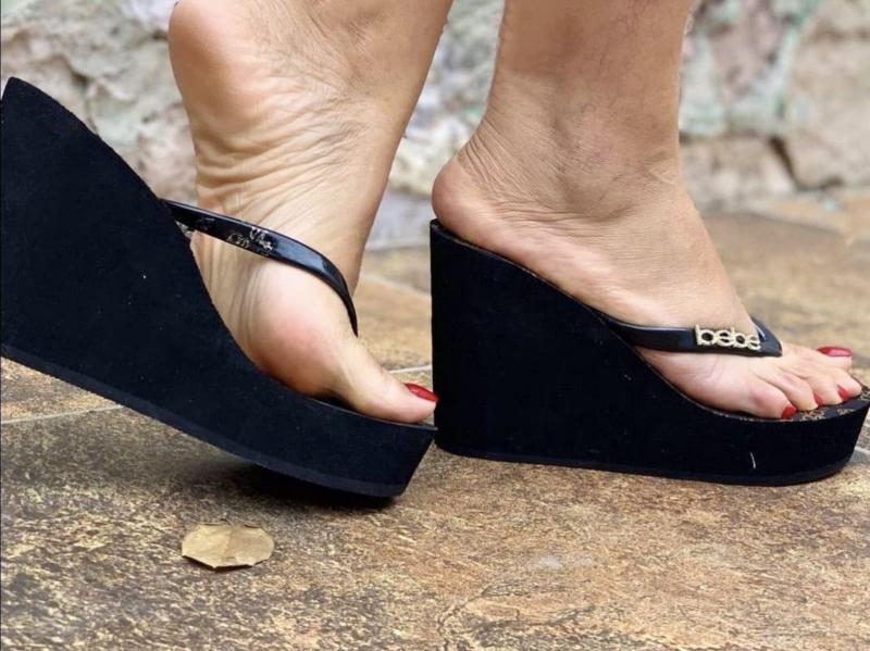 Blaire Leather Slide Sandals: Can This Stylish Footwear Really Be That Comfortable