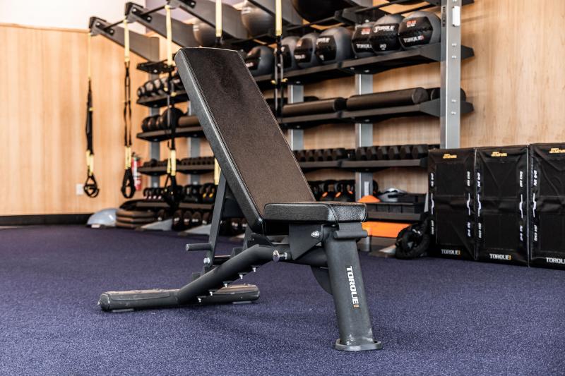 Build Muscle Fast at Home: This Olympic Weight Bench Transforms Any Space into a Home Gym