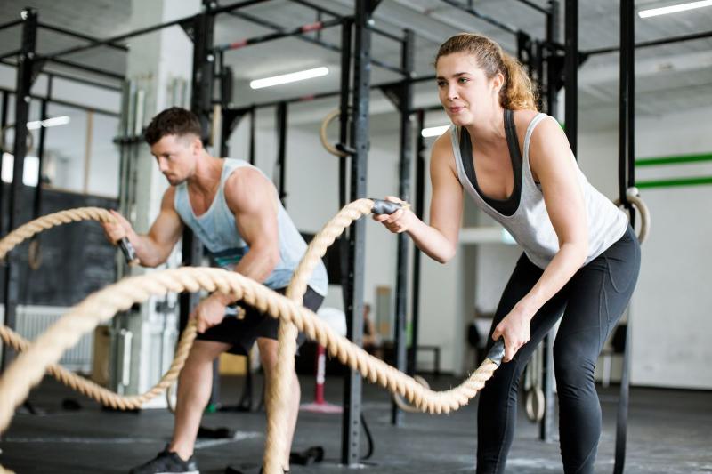 Burn Calories Fast with Battle Ropes: Discover the Benefits of this Intense 15m Workout