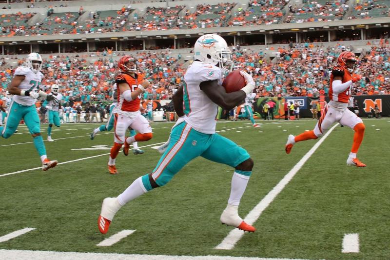Different Color Football Cleats: Which Ones Give Your Team the Winning Edge