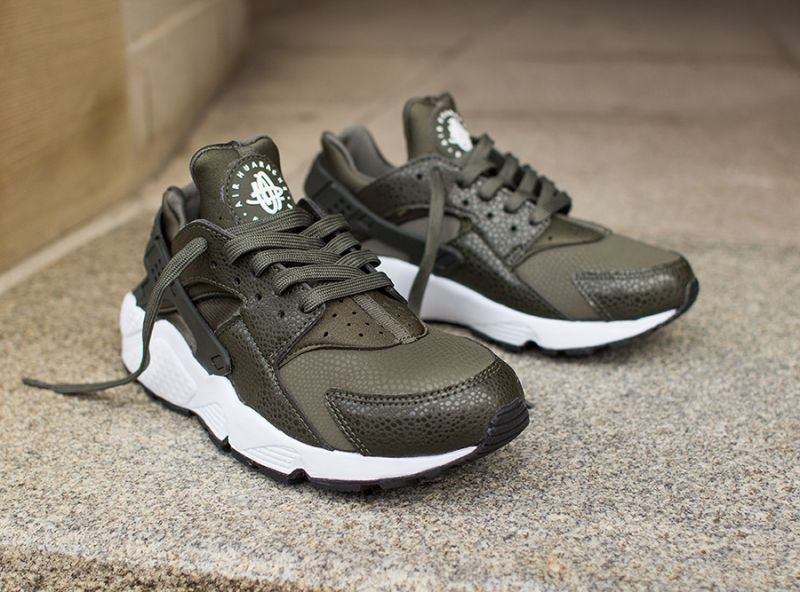 Discover the Best Styles of Nike Huaraches  A Shoe Guide for Athletes
