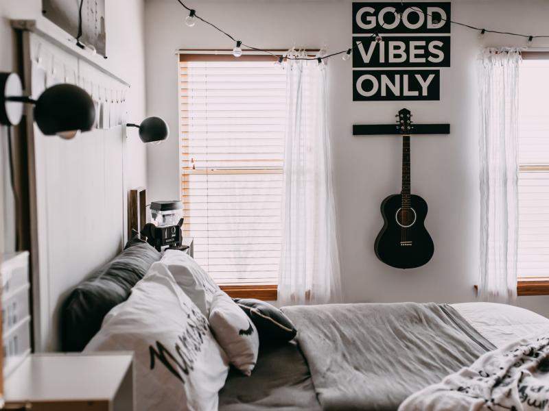 Does Your College Dorm Room Need New Syracuse Lacrosse Posters: Make It Feel Like Home With These 15 Decor Tips