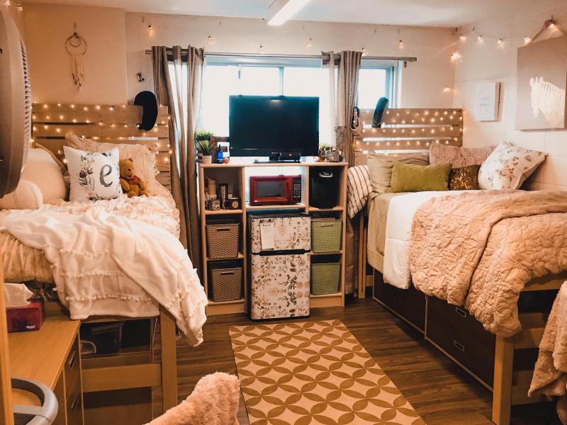 Does Your College Dorm Room Need New Syracuse Lacrosse Posters: Make It Feel Like Home With These 15 Decor Tips