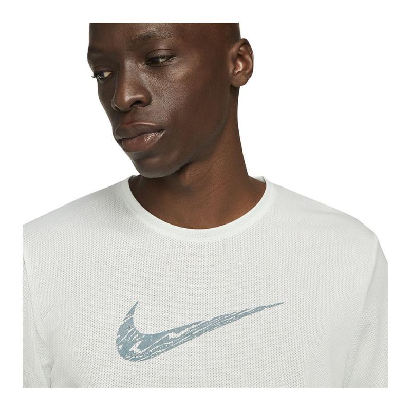 Dri-Fit Runners: Are These Nike Shirts Worth The Money. : 14 Reasons To Love Nike Running Shirts