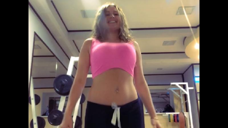 Feeling Free and Secure On Your Runs This Year: Why the Brooks Sports Bra with Phone Pocket is a Game Changer for Female Runners