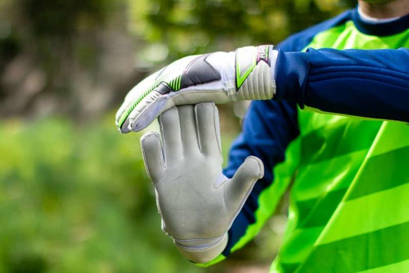 Field Gloves That Will Transform Your Game: The Top 15 Field Player Gloves For 2023