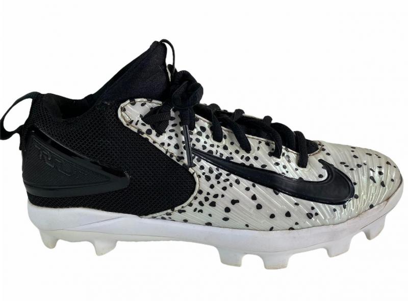 Find the Best Baseball Cleats in 2023: Discover the Must-Have Nike Trout 8s