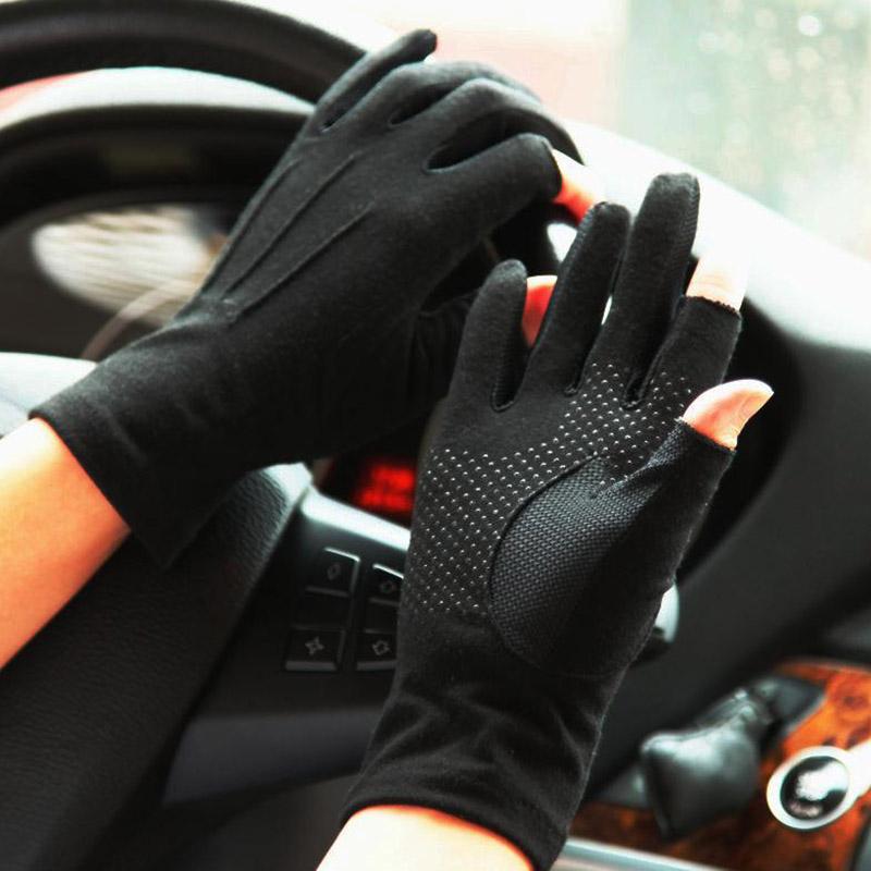 Finding The Best Heated Gloves For Driving This Winter: Discover The Top-Rated Models To Keep Your Hands Warm