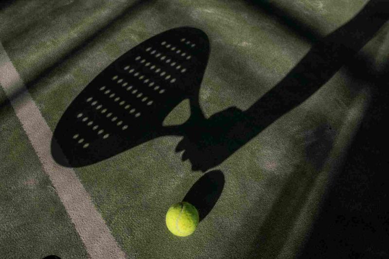 Finding The Best Paddle For The Money: 8 Tips To Choosing The Perfect Paddle Racket This Year