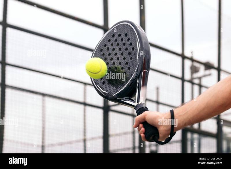 Finding The Best Paddle For The Money: 8 Tips To Choosing The Perfect Paddle Racket This Year