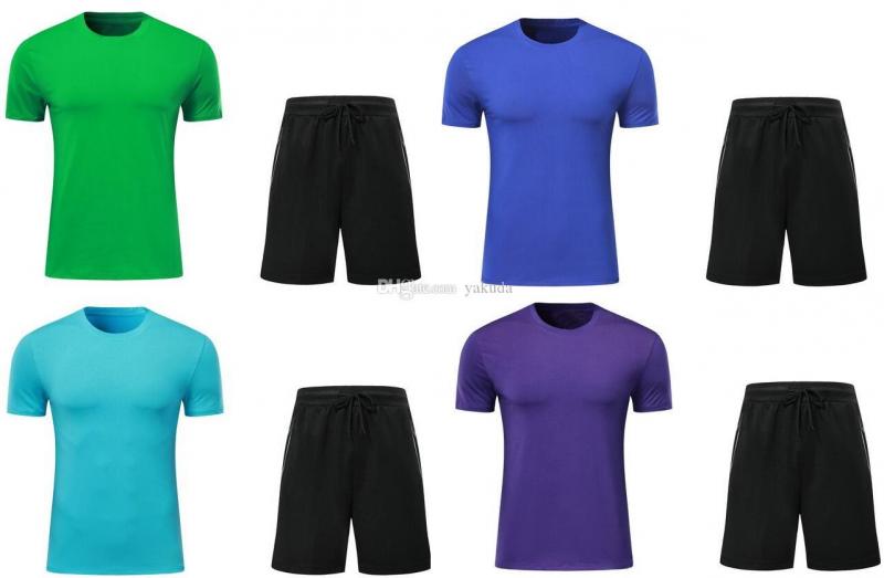 Football Clothes For Training: Discover 15 Essentials For Your Team