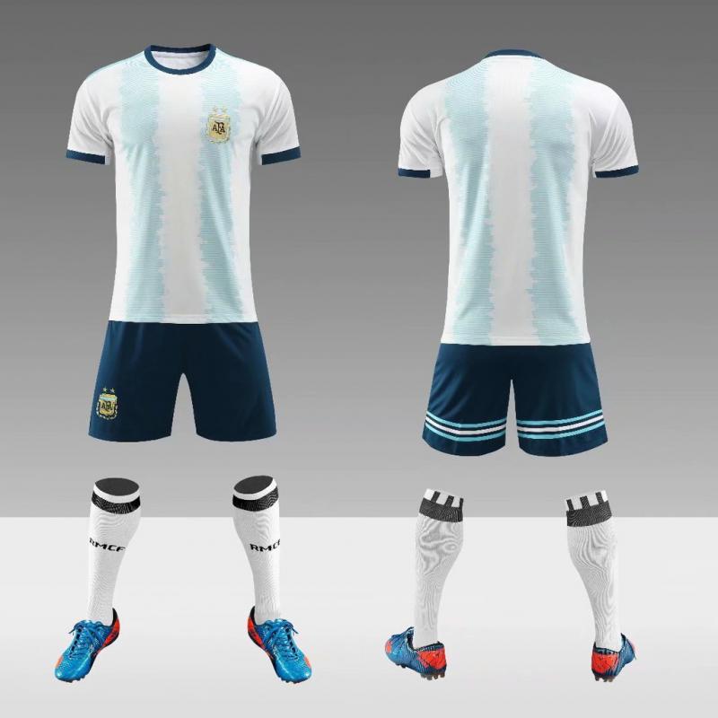 Football Clothes For Training: Discover 15 Essentials For Your Team