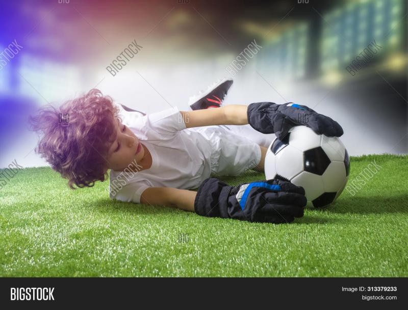 Goalie Shoes that Dominate: 14 Must-Have Features for Soccer Cleats to Boost Goalkeeper Game