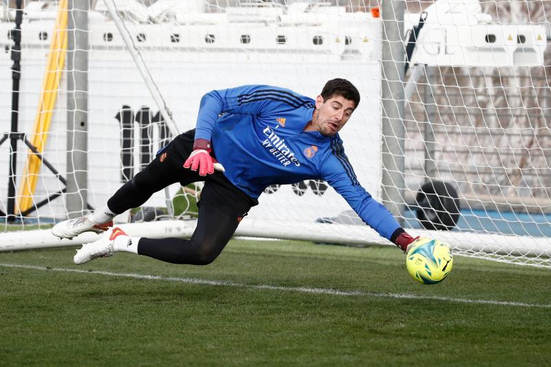 Goalie Shoes that Dominate: 14 Must-Have Features for Soccer Cleats to Boost Goalkeeper Game